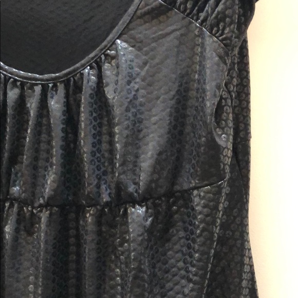 Black shirt - Picture 2 of 3